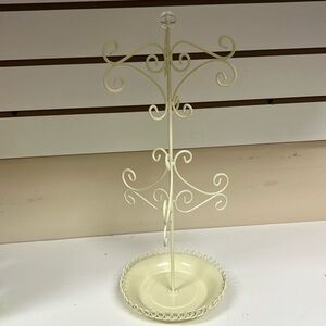 Cream Metal Jewelry Display & Organizer